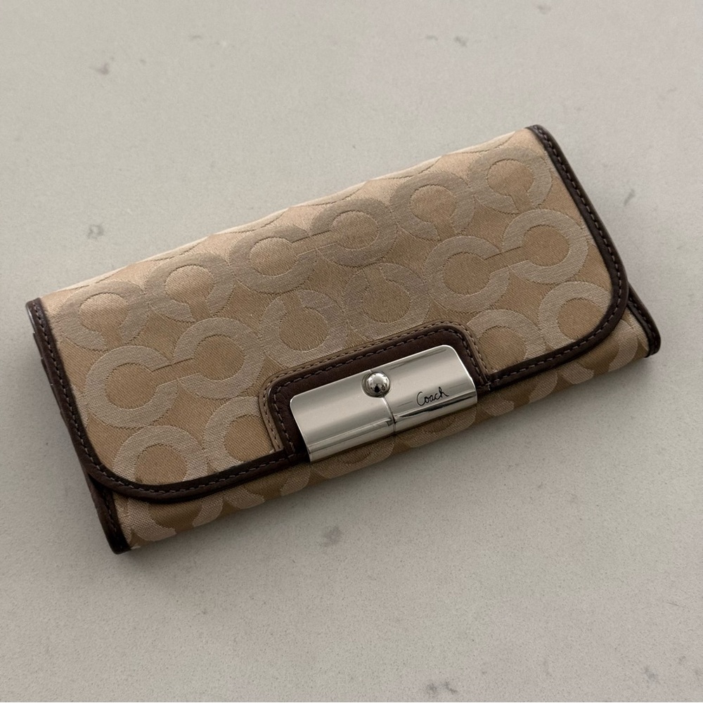 COACH OP-ART KRISTEN TRI-FOLD SIGNATURE WALLET IN KHAKI BROWN
